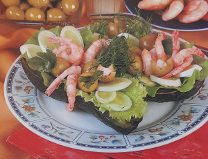 Лодочки из авокадо Закуски из морепродуктов